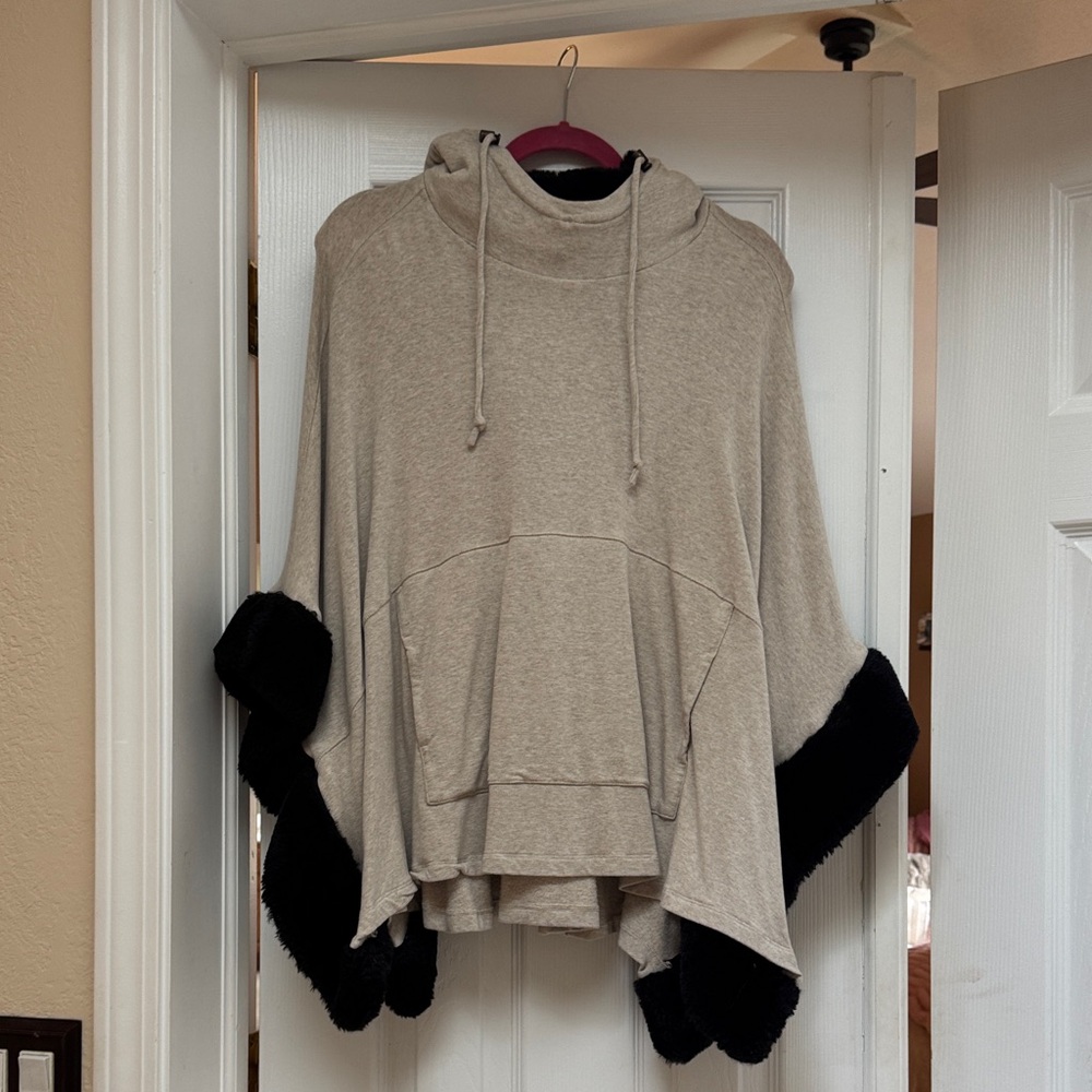 Capote Cozy Hooded Poncho with Faux Fur Trim - Beige & Black